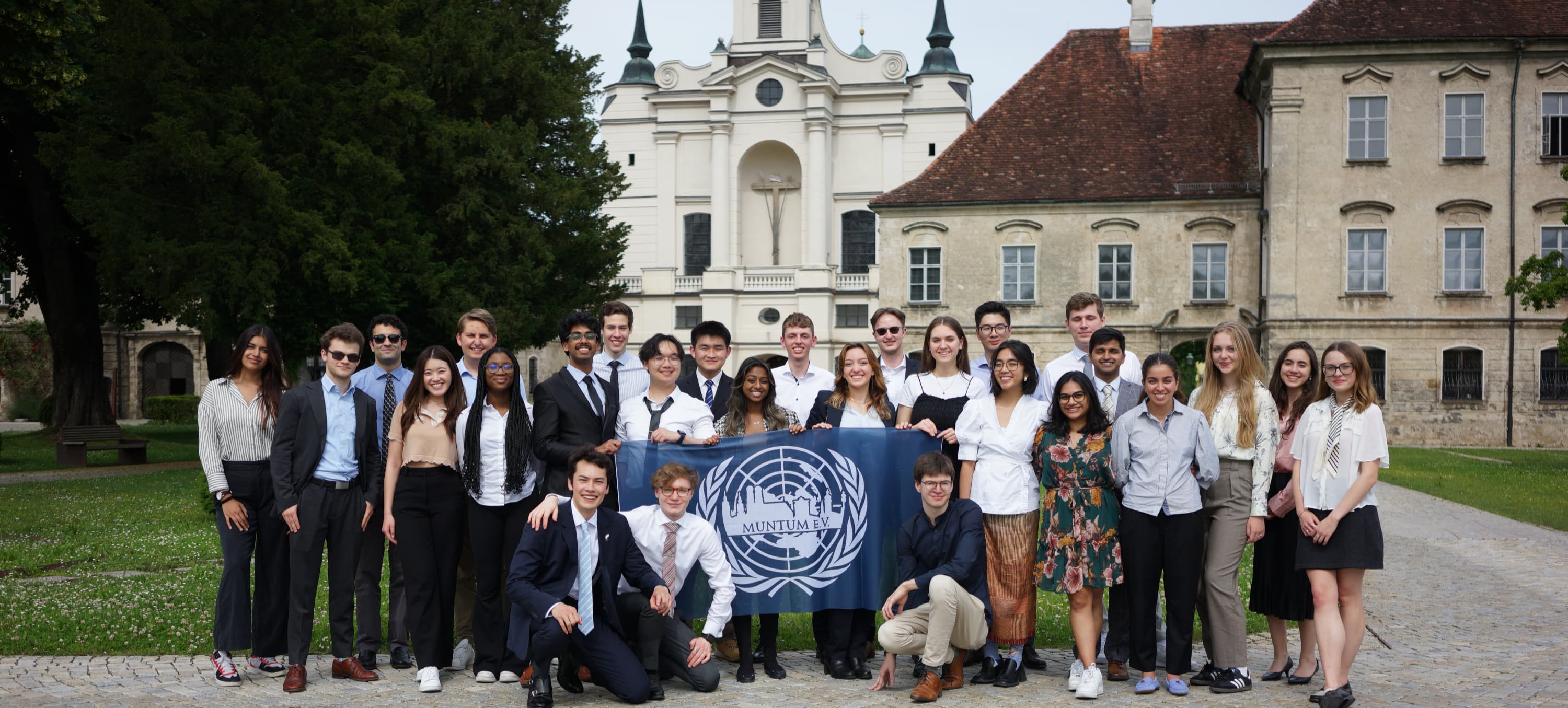 MUNTUM members group photo
