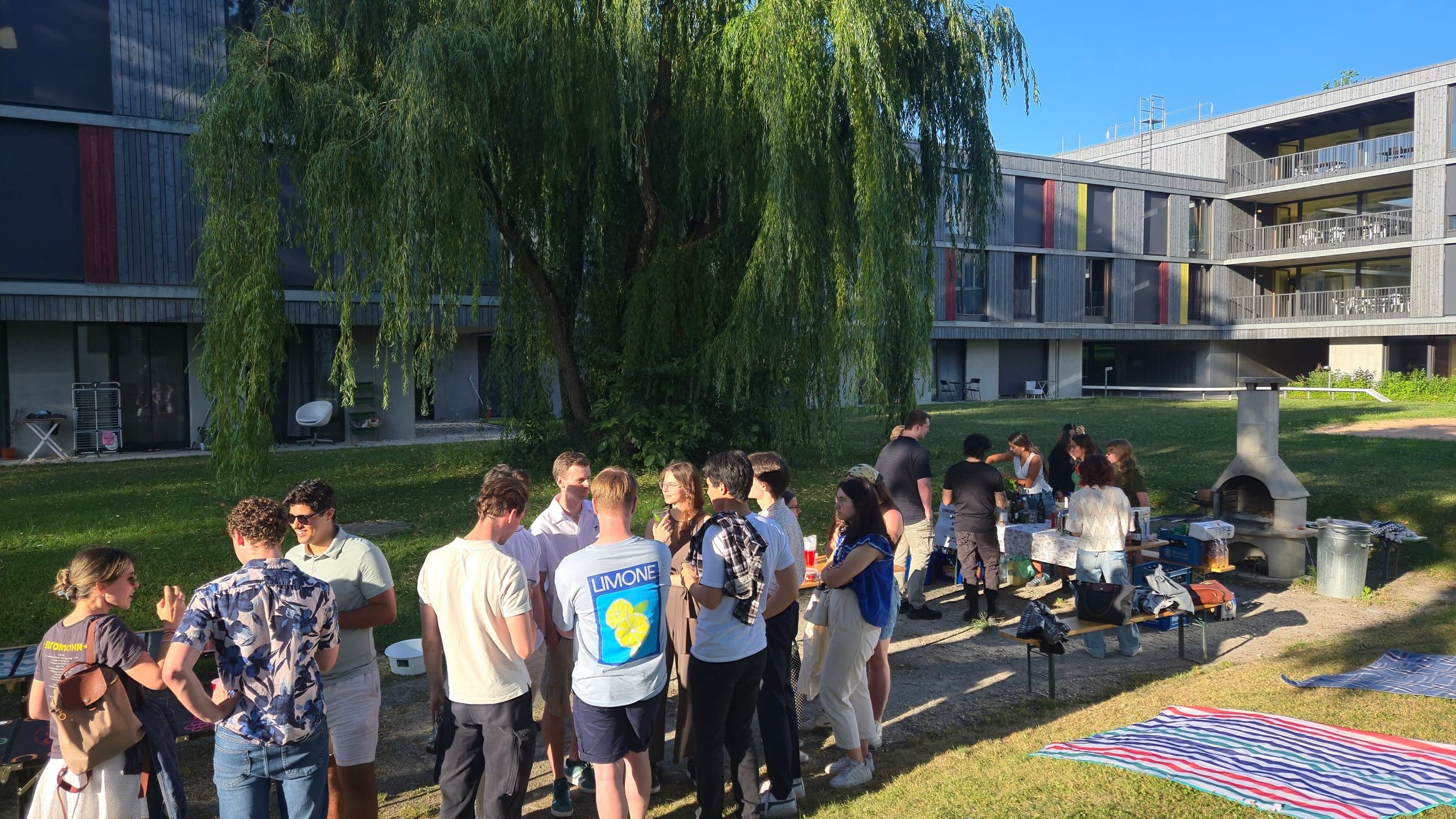 MUNTUM members at a barbecue in a sunny courtyard (Summer Party 2025)